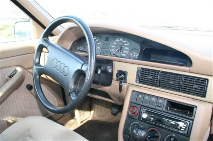 Audi 100 C3 2.0E (SOLGT) billede 10