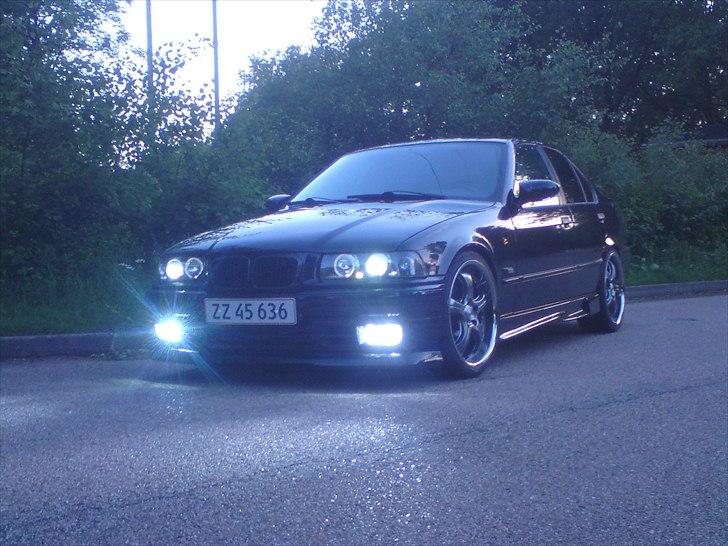 BMW 318 i SOLGT billede 1