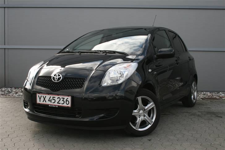 Toyota Yaris 1,4 Luna 5d billede 1