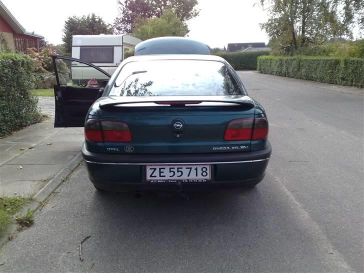 Opel omega b solgt billede 10