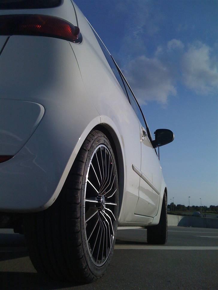 Mitsubishi colt insport (total skadet) billede 12