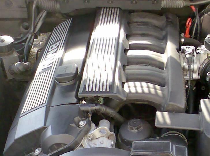 BMW 320i SOLGT.... billede 17