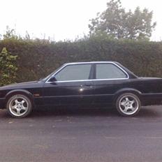 BMW e30 320i (SOLGT)