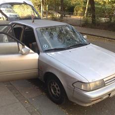 Toyota carina I Væk