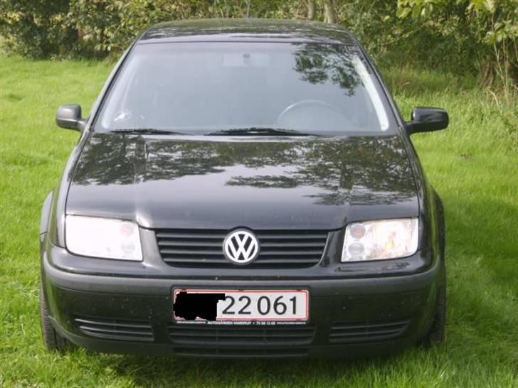 VW Bora *Solgt* - Lige forfra billede 4