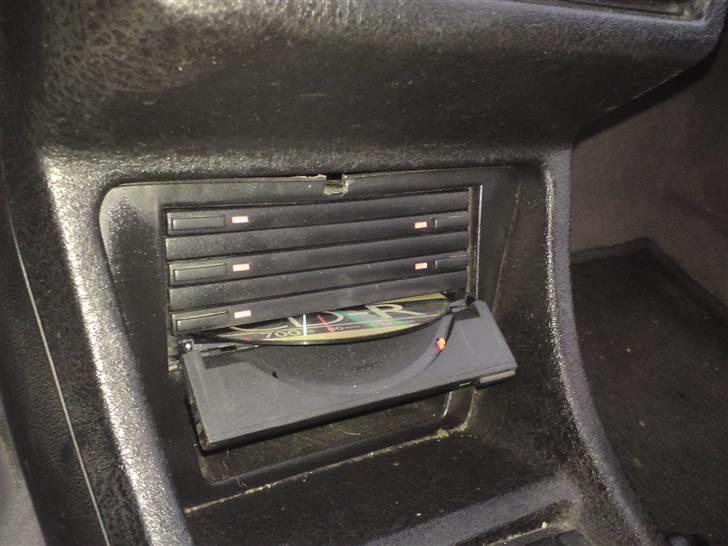 VW Jetta vintervogn SOLGT - Original CD holder  billede 10