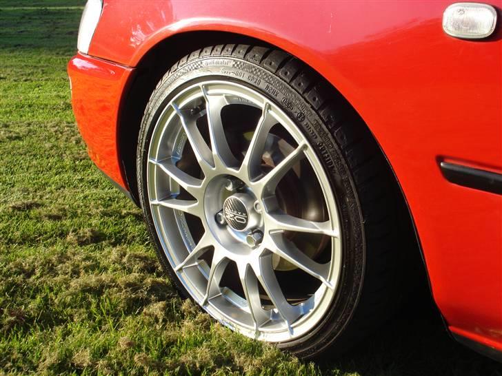 Toyota corolla (solgt) - kan man stå meget bedre fast med i forhold til de endre fælge billede 17