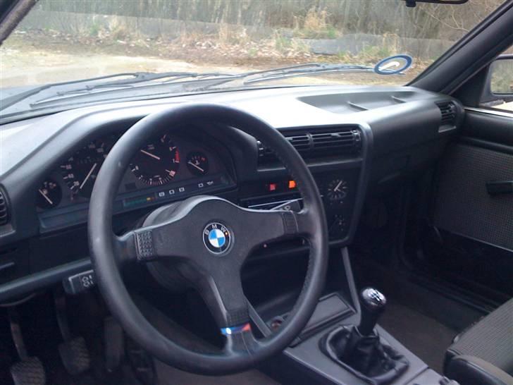 BMW E30 320I 2D - Så er der M-tech 1 rat.. :D billede 11