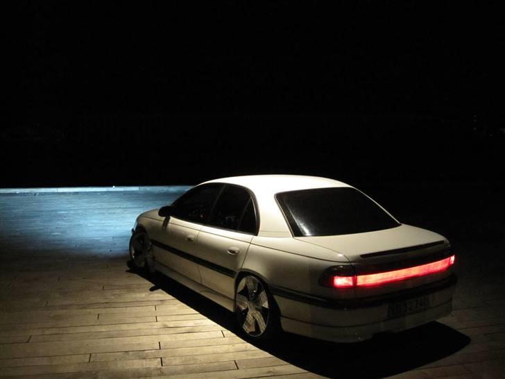 Opel Omega B MV6 • Cadillac •  - Sted: Skuspillerhuset by night billede 4