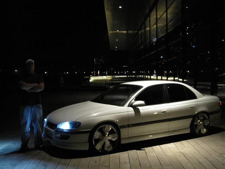 Opel Omega B MV6 • Cadillac •  - Sted: Skuspillerhuset by night billede 16