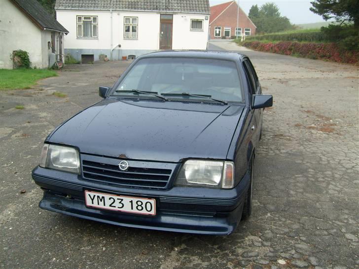 Opel Ascona C 2,0i "Solgt" - som den står i dag D. 26/09-08 :) billede 2