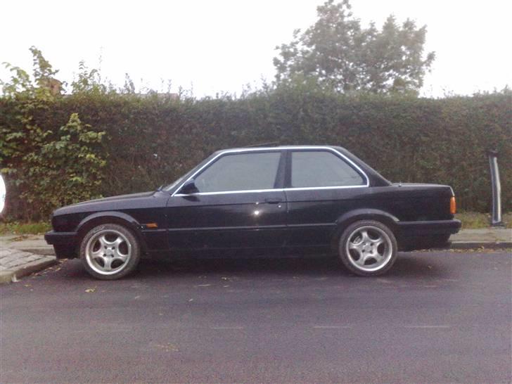 BMW e30 320i (SOLGT) billede 2