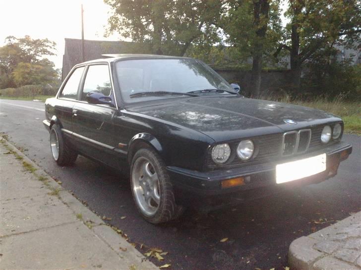 BMW e30 320i (SOLGT) billede 5