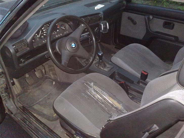 BMW e30 320i (SOLGT) billede 6