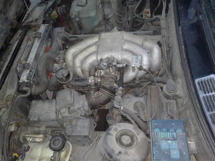 BMW e30 320i (SOLGT) billede 7