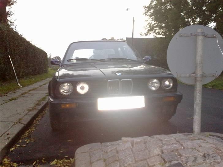BMW e30 320i (SOLGT) billede 8