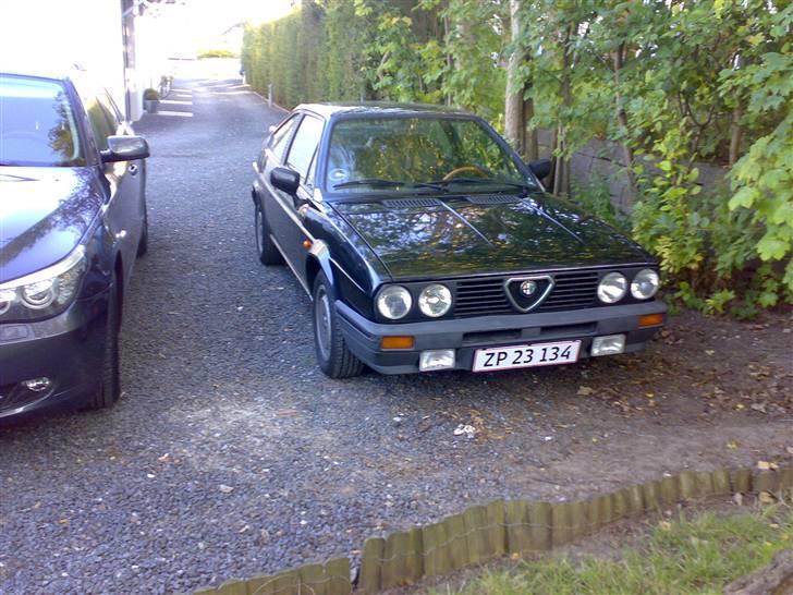 Alfa Romeo Sprint 1.7 QV tilsalg som projekt! - Fronten. Jeg ved ikke helt hvad jeg syntes om de nye nummerplader. billede 1