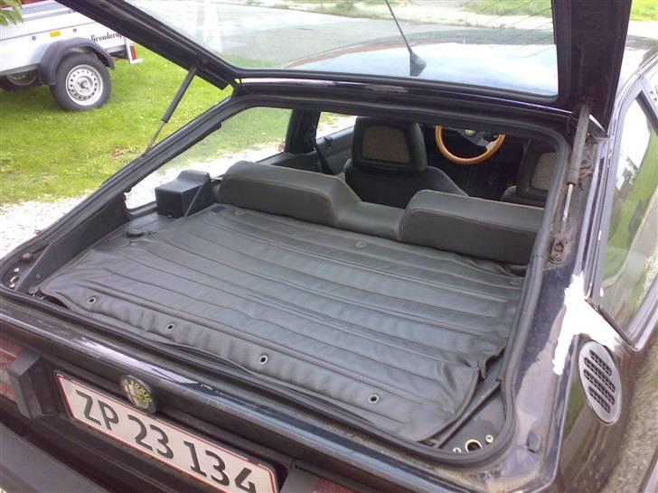 Alfa Romeo Sprint 1.7 QV tilsalg som projekt! - bagagerumscoveret. Som en kammerat sagde: "Det bliver fandme svært at montere højtalere i den hattehylde" billede 11