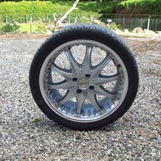 BMW 318i ''røde lyn'' solgt 