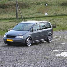 VW Touran 2,0 TDI ( SOLGT )
