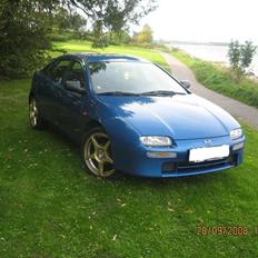 Mazda 323 F ( SOLGT )
