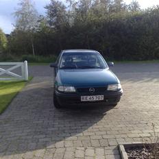 Opel Astra 1.6 i SOLGT!