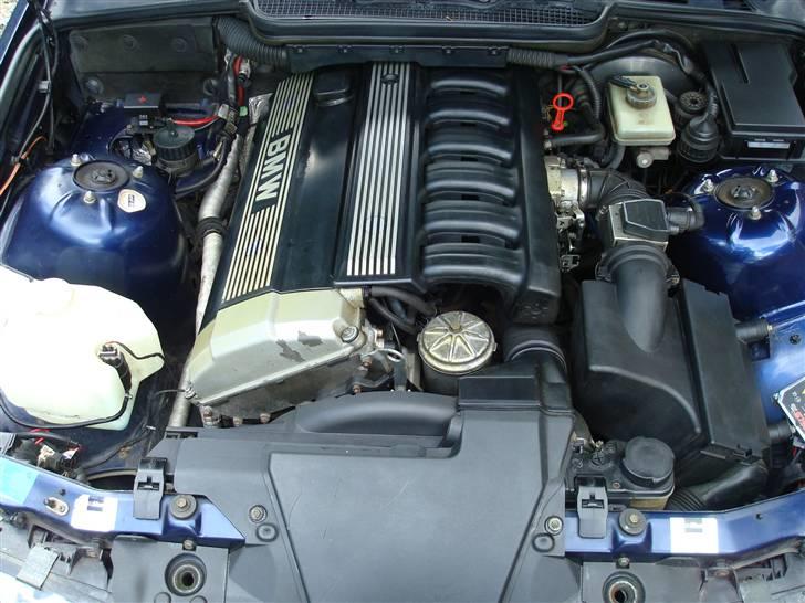BMW E36 320I - 2.5 Motor. Det virker. billede 9