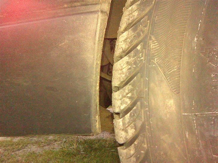 Renault Clio ( TIL SALG ) - Mellem forhjul og Forkofanger, der er godt nok ikk meget plads.. billede 17