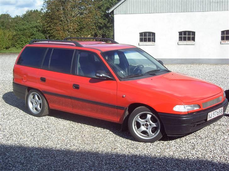 Opel Astra F  Club Stc. Solgt! billede 1