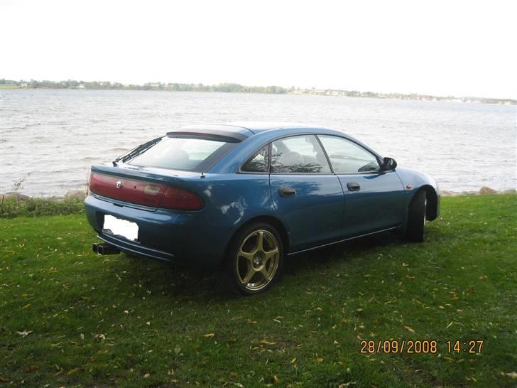 Mazda 323 F ( SOLGT ) billede 3