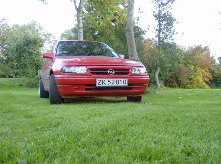 Opel Astra f caravan (solgt) - med eagel eyes forlygter og std. grill billede 7