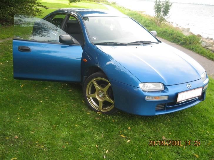 Mazda 323 F ( SOLGT ) billede 6