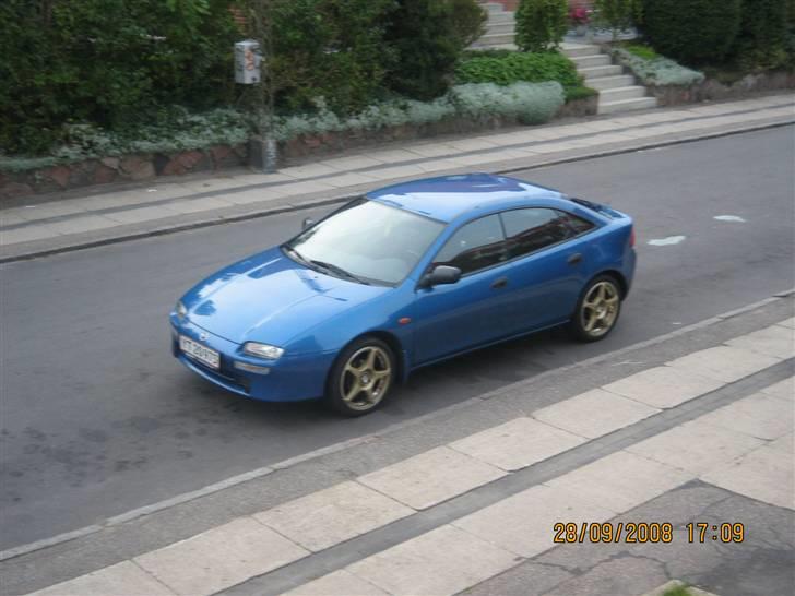 Mazda 323 F ( SOLGT ) billede 12