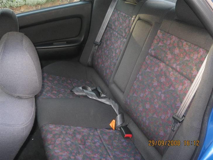 Mazda 323 F ( SOLGT ) billede 13