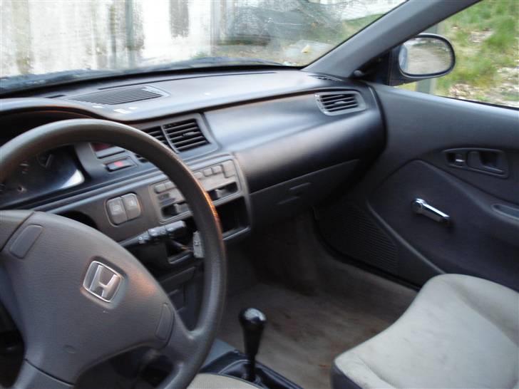Honda civic >>totalskadet<< - ved at blive lavet pæn.. før billed.. ;) males billede 4