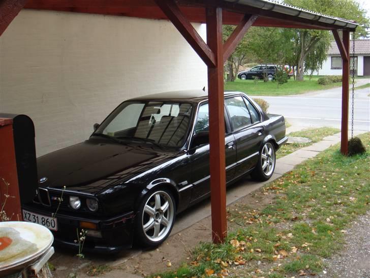 BMW E30 320i SOLGT! billede 2