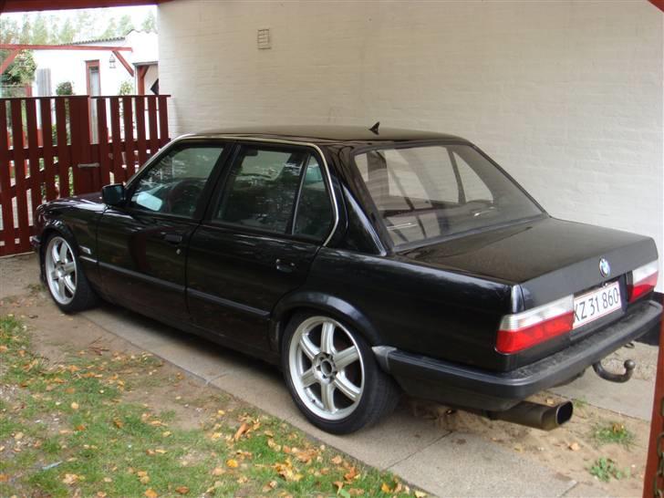 BMW E30 320i SOLGT! billede 3