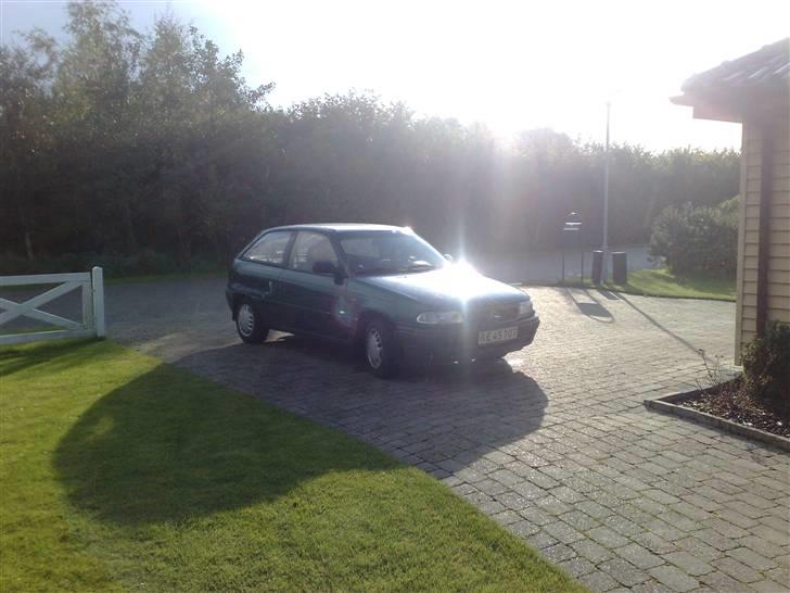 Opel Astra 1.6 i SOLGT! billede 1