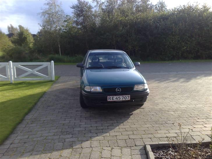 Opel Astra 1.6 i SOLGT! billede 2
