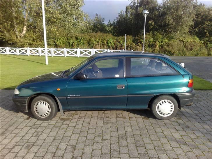 Opel Astra 1.6 i SOLGT! billede 3