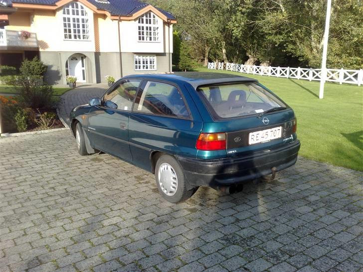 Opel Astra 1.6 i SOLGT! billede 4