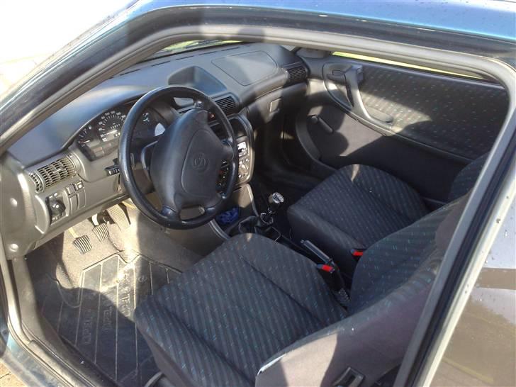Opel Astra 1.6 i SOLGT! billede 7