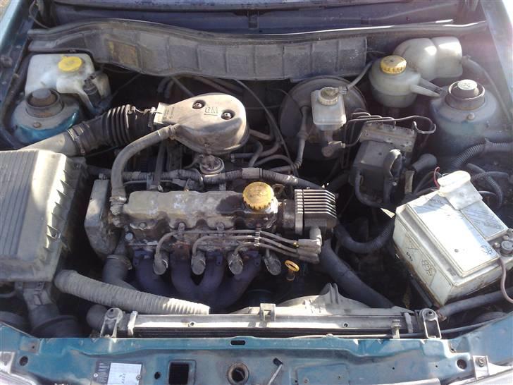 Opel Astra 1.6 i SOLGT! billede 9