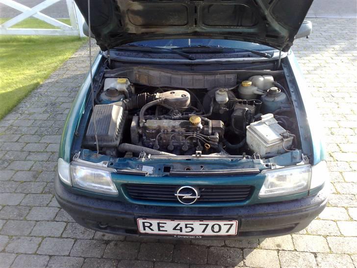 Opel Astra 1.6 i SOLGT! billede 10