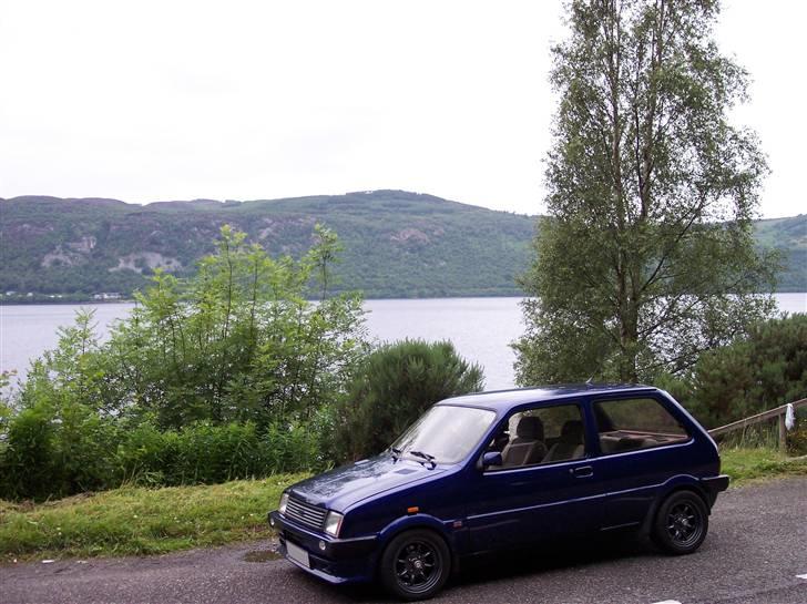 Austin Metro - Bilen ved loch ness billede 1