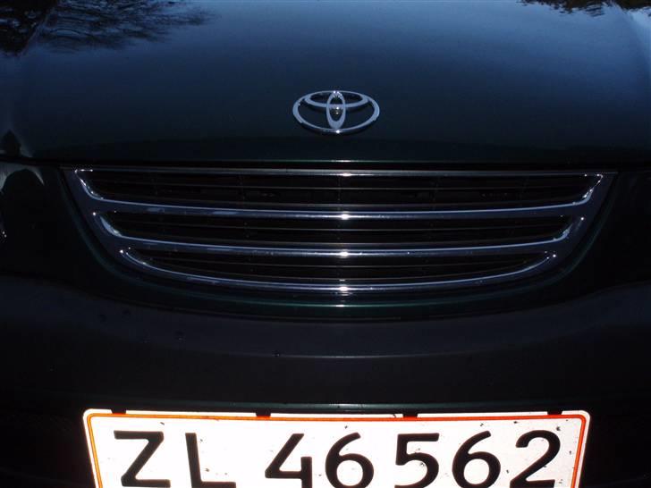 Toyota Avensis  (Solgt) - Så kom grillen på (:  Det har bare pyntet billede 7