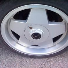 Opel manta 2,2 8v BYTTET