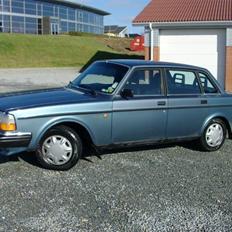 Volvo 244 2,3 (SOLGT)