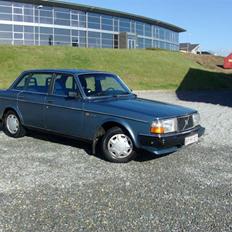 Volvo 244 2,3 (SOLGT)