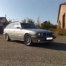 BMW 525i touring totalskadet